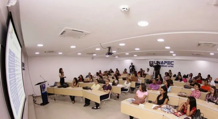 Mitur ofrece charla Turismo de Salud a estudiantes de APEC