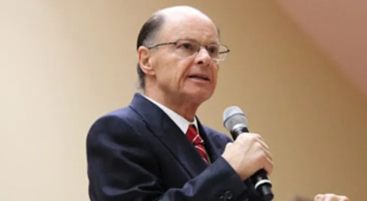 Se hace rico con el dolor ajeno: Fundador de iglesia "Pare de Sufrir" en lista de millonarios