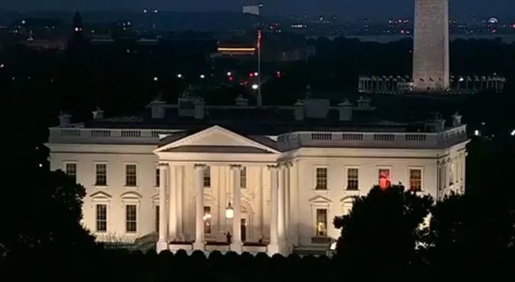Extrañas luces rojas en Casa Blanca causaron intriga en medios de EEUU 