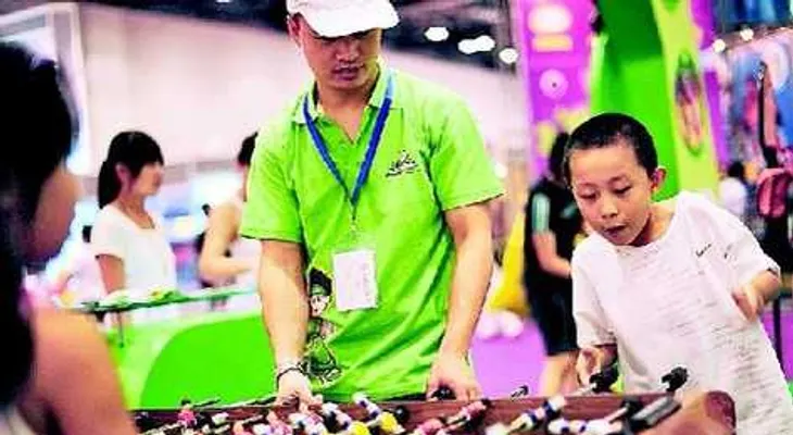 Ley china requiere visitar a los padres ancianos