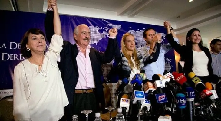 Expresidentes piden reunión con Maduro 