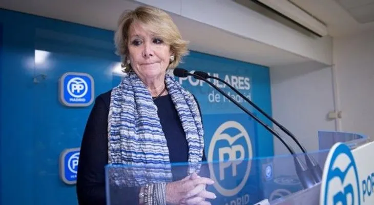 Aguirre dimite por la corrupción del PP en Madrid y deja en evidencia a Rajoy