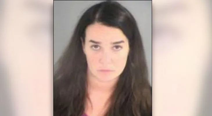 Una maestra puede pasar 12 meses en prisión, por haber tenido sexo con su alumno de 15 años 