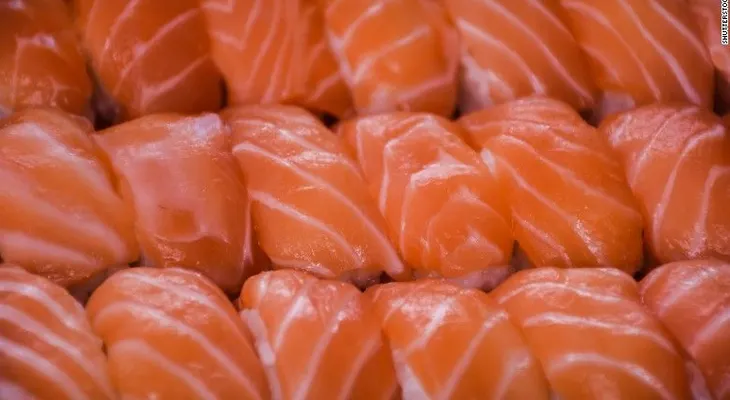 ¿Te gusta el sushi? Este parásito podría estar nadando en tu plato favorito
