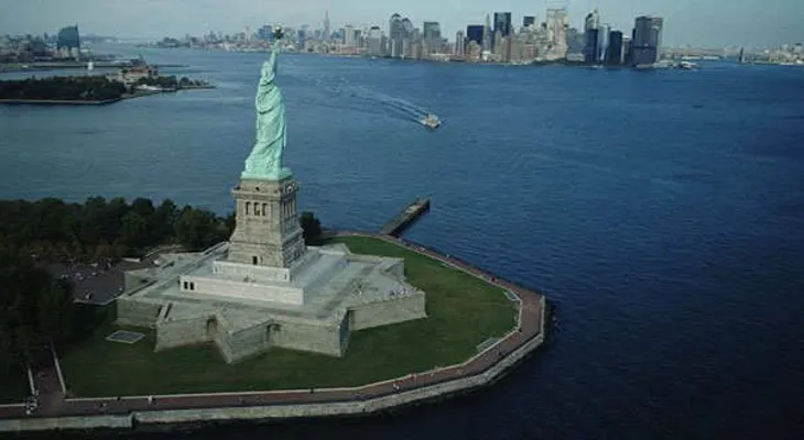 Crecida de los océanos amenaza inundar la Estatua de la Libertad