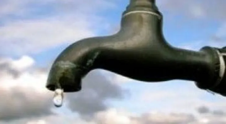 Residentes en Los Alcarrizos dicen que llevan seis meses sin recibir agua potable