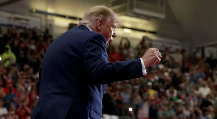 Trump publica en Truth Social su mensaje más extenso hasta ahora y arremete contra Bill Maher