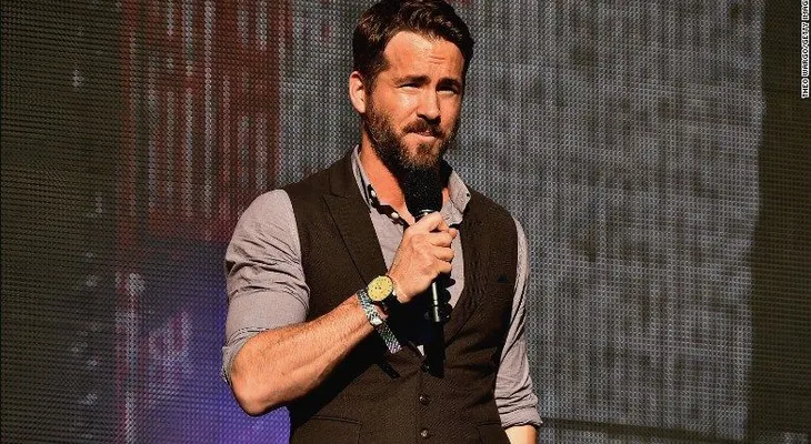 Ryan Reynolds dice que un amigo intentó vender fotos de su bebé