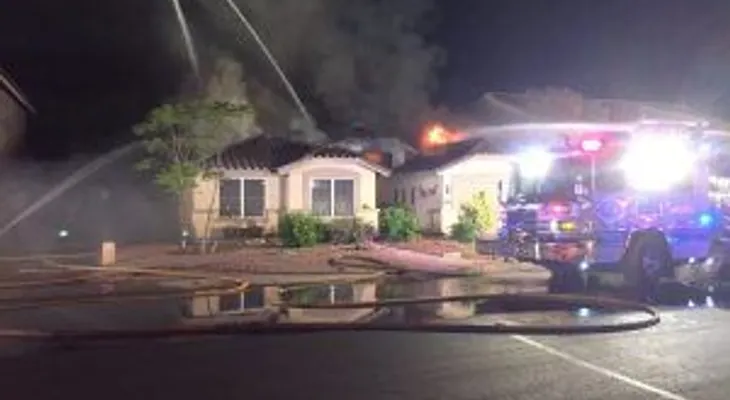 Se estrella una avioneta en un barrio de viviendas de Arizona, EE.UU.