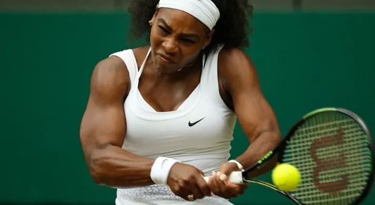 Serena eliminó a Venus y avanza en Wimbledon