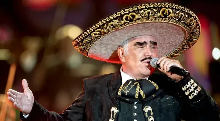 Vicente Fernández está siendo alimentado por una sonda; sigue en terapia intensiva 