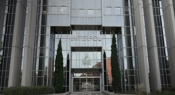 Interpol lanza la 'notificación plateada' para rastrear activos del crimen organizado en todo el mundo