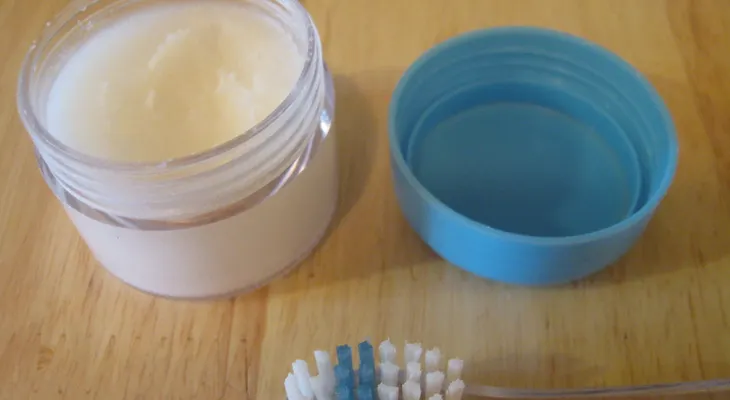Prepara tu propia pasta blanqueadora y reparadora de caries