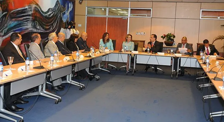 Banco Central y LIDAAPI evalúan mecanismo para financiar viviendas a bajos costos 