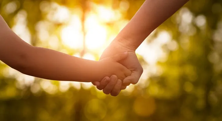 La desgarradora decisión de una madre de publicar la foto de su hijo con cáncer en Facebook y su conmovedora carta