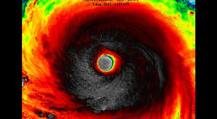 La tormenta más poderosa del 2015 avanza peligrosamente a través del Pacífico