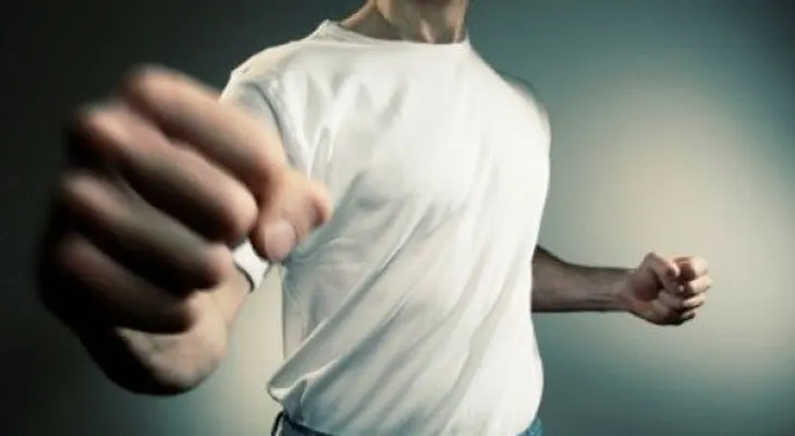 Aprende a reconocer a una persona violenta y cómo ayudarla