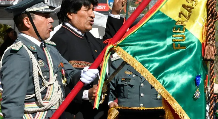 Tras una llamada anónima encuentran la medalla y banda presidencial de Evo Morales, que habían sido robadas