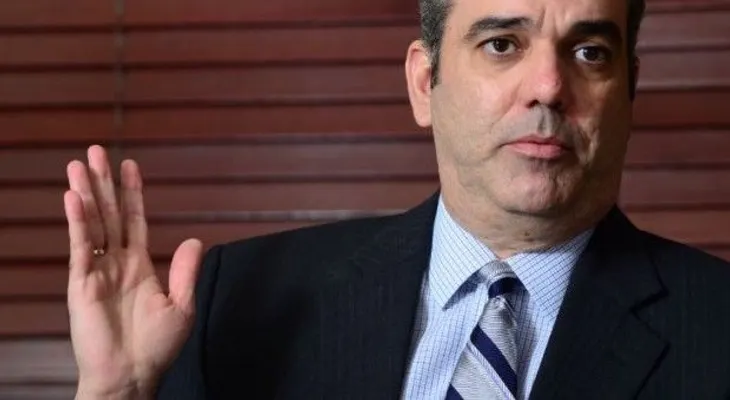 Luis Abinader critica nivel de endeudamiento del Gobierno 