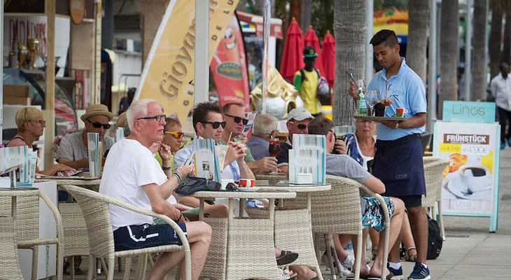 Las islas españolas que quieren vivir eternamente en horario de verano