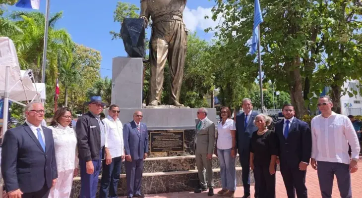 Instalan busto de Juan Pablo Duarte en Samaná con acto cívico