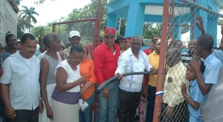 Alcaldía de La Victoria inaugura acueducto y entrega minibús
