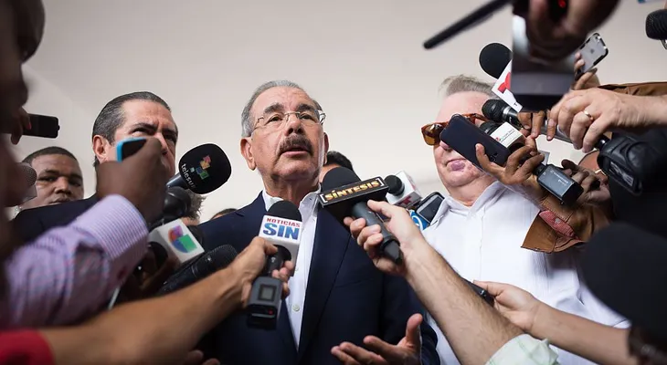 Piden investigación sobre fondos de campaña de presidente Medina en República Dominicana