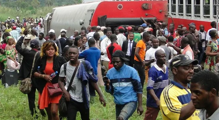 Decenas de muertos y cientos de heridos por descarrilamiento de tren en Camerún