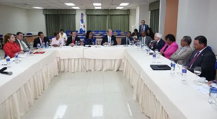 Comision del Senado analiza con sectores Ley de Educación Ambiental