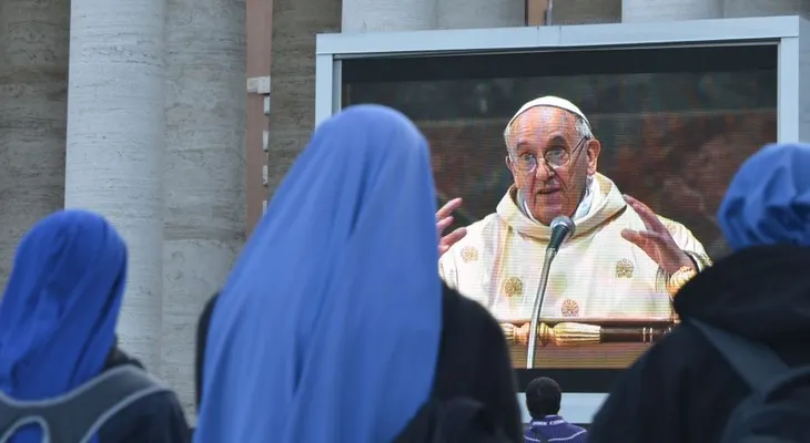 Papa Francisco: Las mujeres están esperando