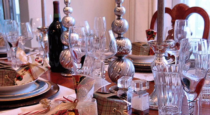 Monta una elegante mesa para Nochebuena