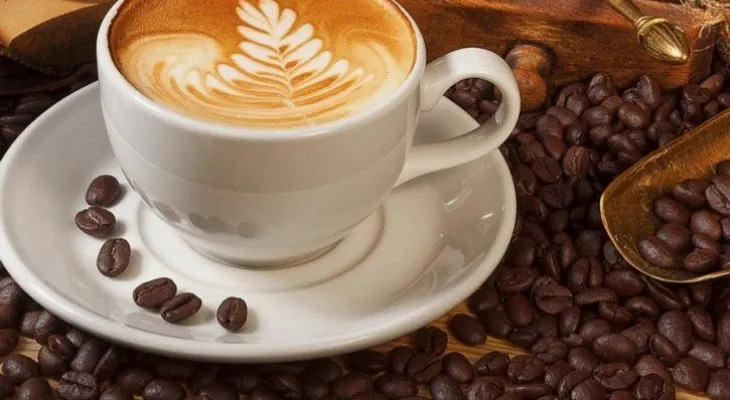 Tomar café revierte los efectos nocivos del alcohol y previene el cáncer hepático