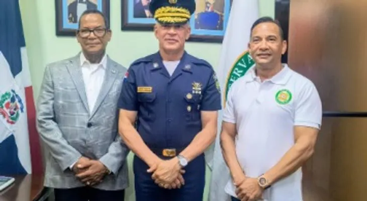 Director de la Policía Nacional visita la Dirección de la Reserva de la institución