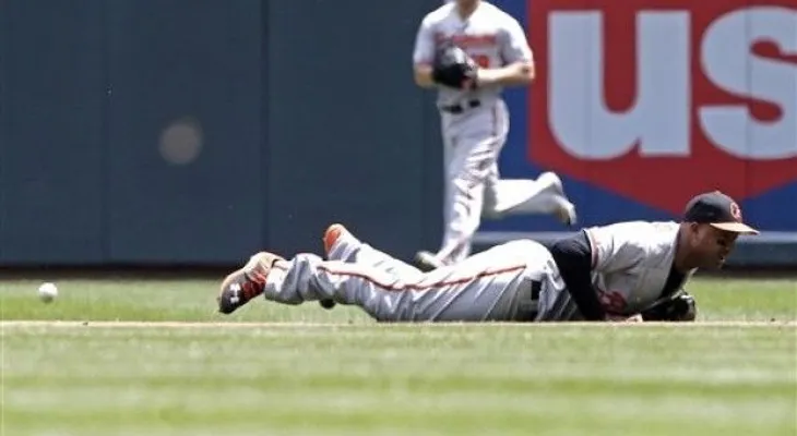 Mellizos completa limpia a Orioles con jonrón de Dozier