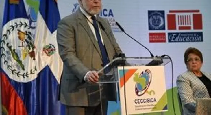 Ministro Pedro Vergés: Es una vergüenza que un empleado gane 8 mil pesos