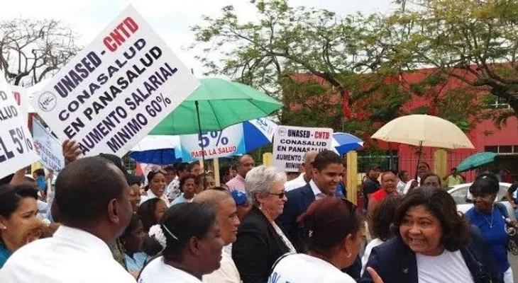 Ministra de Salud Pública recibe una comisión del Colegio Médico