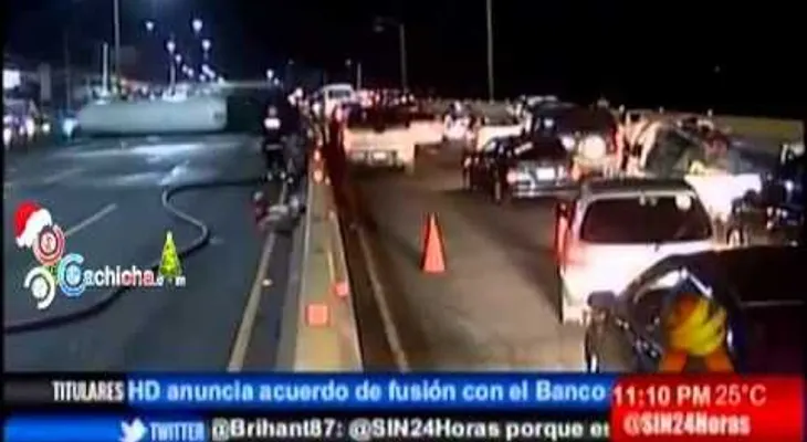 Tanquero cargado GLP se vuelca en Las Américas; no hubo heridos