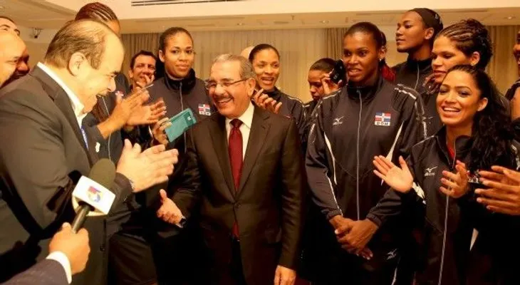 Presidente Medina reconoce esfuerzo de Selección de Voleibol