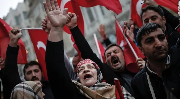 Turquía suspende "relaciones diplomáticas de alto nivel" con Holanda