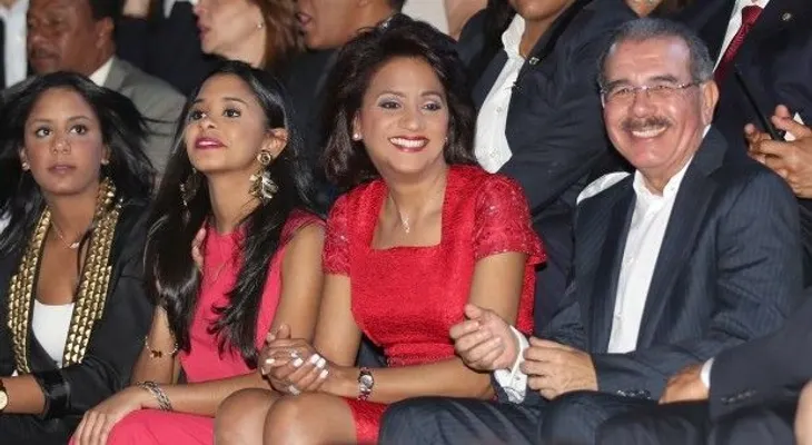 Danilo Medina felicita al pueblo en Navidad y pide celebrar con comedimiento