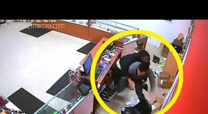 Quería robar una tienda de smartphones pero no sabía con quién tendría que vérselas