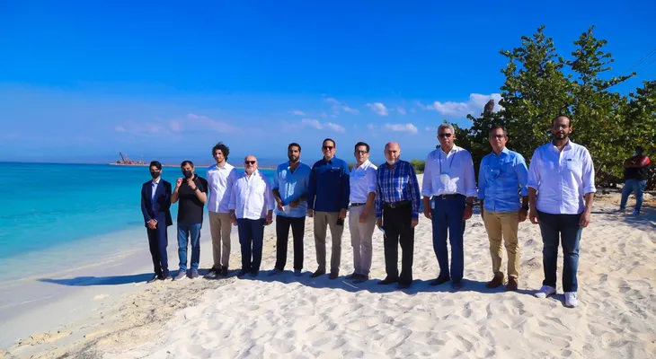 Delegación de Qatar conoce atractivos de inversión en Cabo Rojo, Pedernales