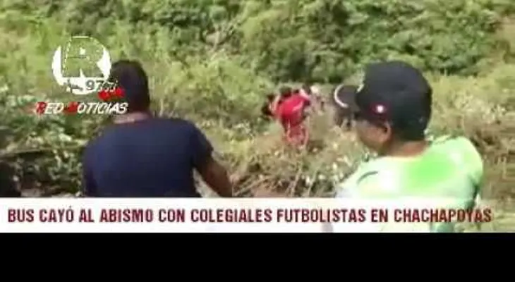 Al menos 7 adolescentes muertos y 11 heridos por caída de bus en un abismo en Perú