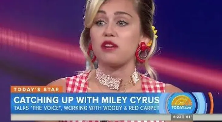 ¿Por qué Miley Cyrus suele ir medio desnuda en sus apariciones públicas? (VIDEO)