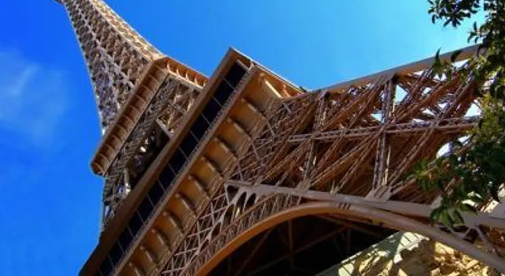 La Torre Eiffel cierra hoy por los disturbios durante la final de la Eurocopa