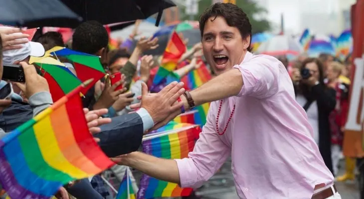 Primer ministro de Canadá participa por primera vez en marcha del Orgullo Gay