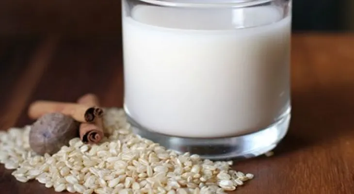 7 usos que le puedes dar al agua de arroz para tu belleza