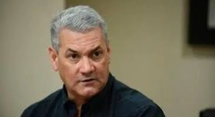 Gonzalo Castillo anuncia retorno a dirección de su empresa, sin dejar claro si seguirá en política