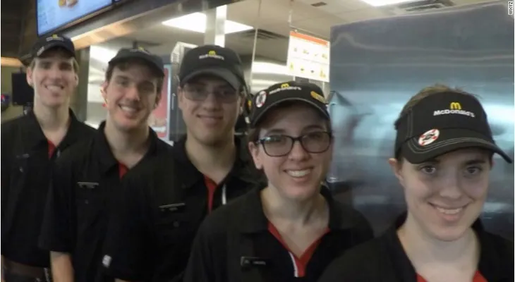 ¿Por qué estos adolescentes hacen único y curioso a un McDonald;s de Michigan?