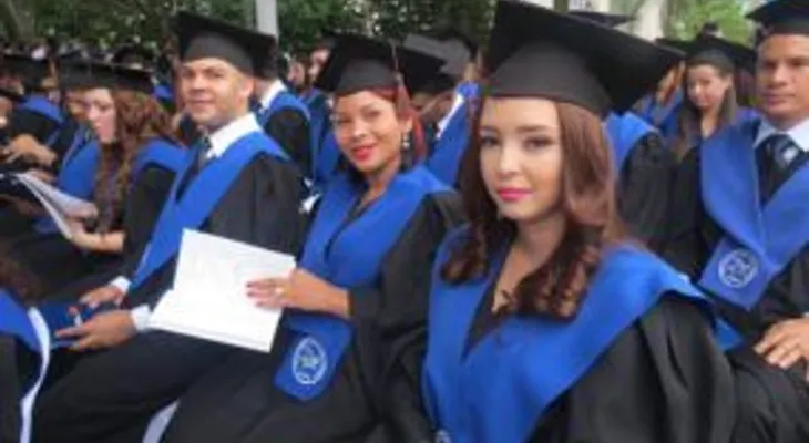Mujeres siguen superando a los hombres en universidades y liceos del país